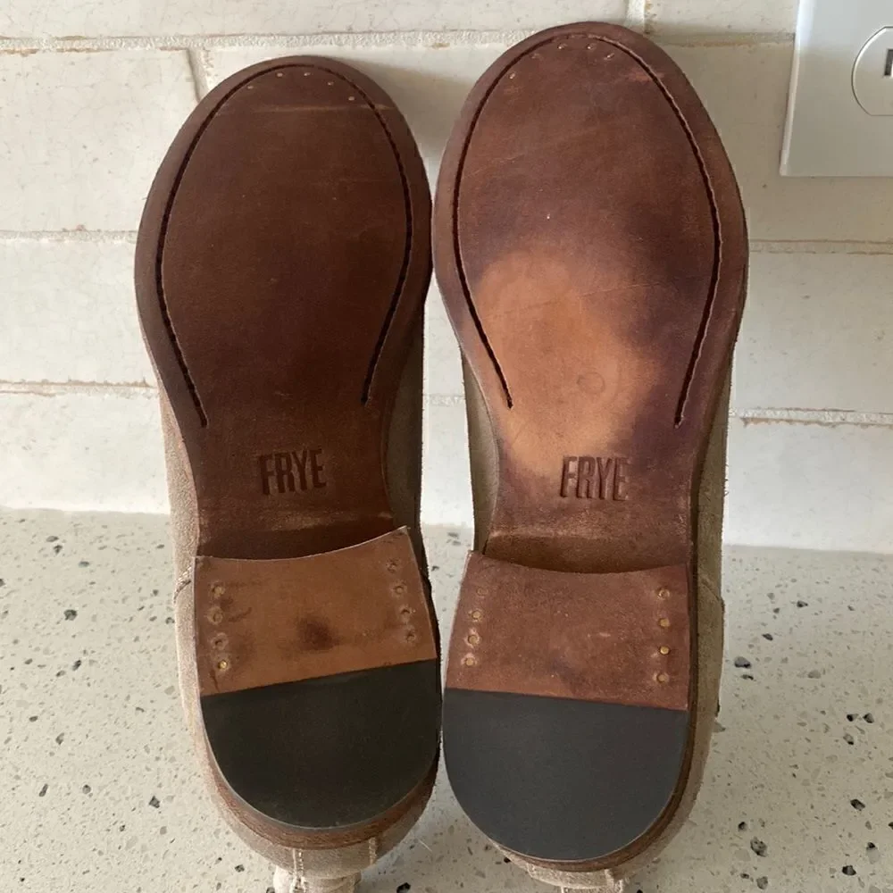 FRYE Carly Zip Chelsea Ash Tan Suede Leather Ankle Boots Women’s Size 6.5